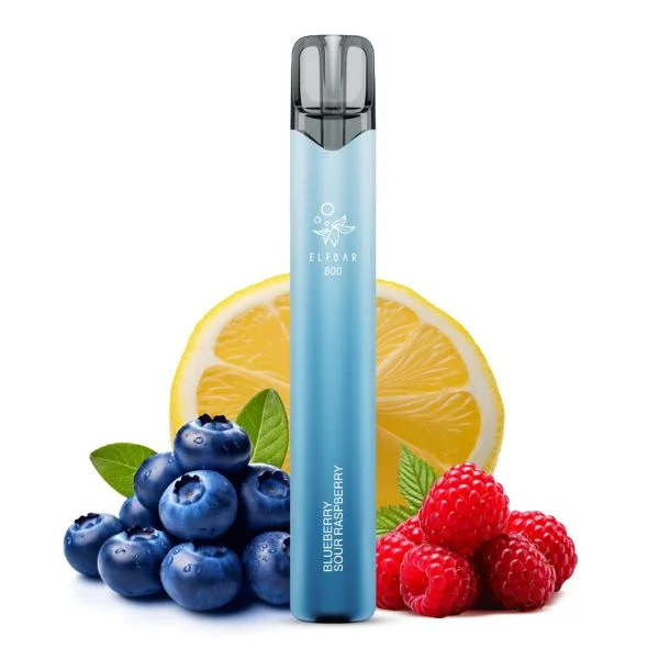 ElfBar 800 Blueberry Sour Raspberry Vape vor Blaubeeren, Himbeeren und einer Zitronenscheibe.